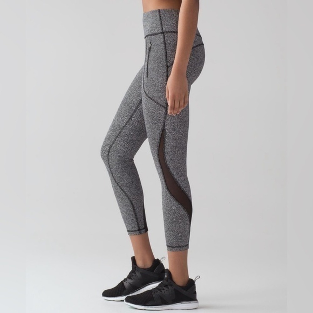 Lululemon Invigorate 7/8 Tight Leggings